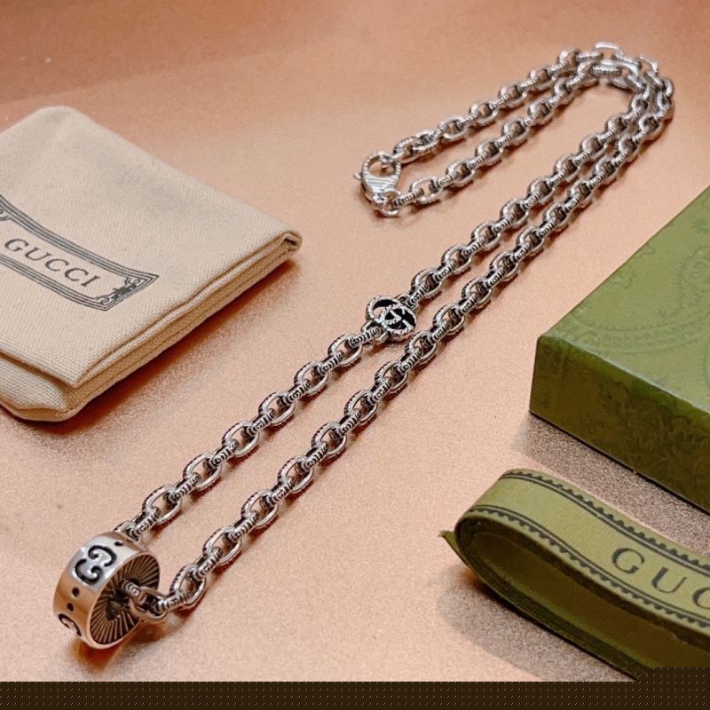 G*u*i necklaces